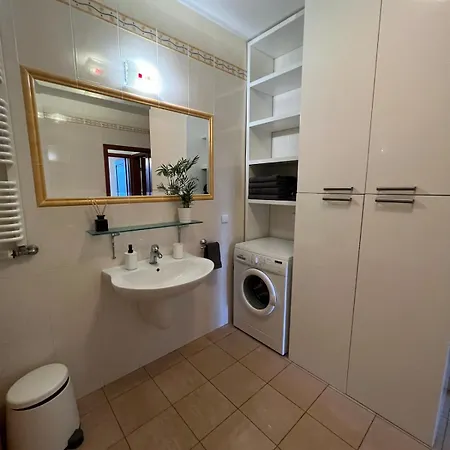 Uroczy Z Widokiem Na Centrum I Darmowym Parkinigiem Warschau