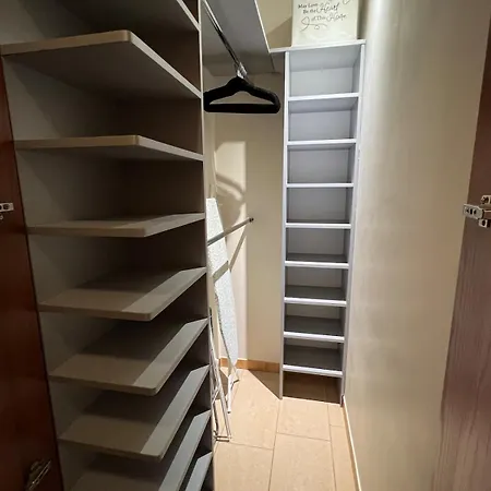 Uroczy Z Widokiem Na Centrum I Darmowym Parkinigiem